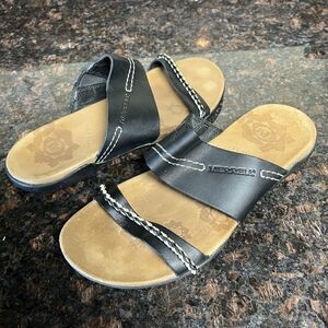 Merrell Sandals Womens 7 Shudra Slides Flats Black Leather Casual Slip On Sandel